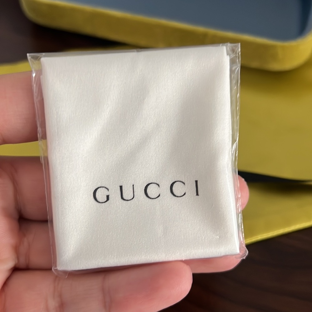 Newer used Gucci case - Picture 5 of 7